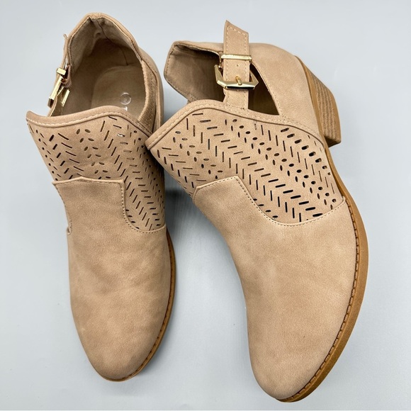 ? Top Moda Women’s Light Brown Perforated Boots Size 9 main image 7